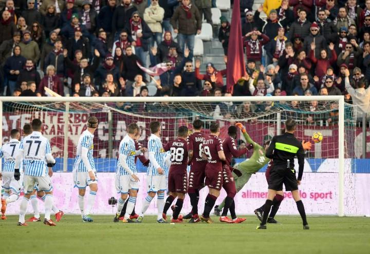 Viviani_punizione_Spal_Torino_lapresse_2017