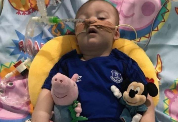 alfie_evans_charlie_gard_bimbo_inghilterra_eutanasia_facebook_2017