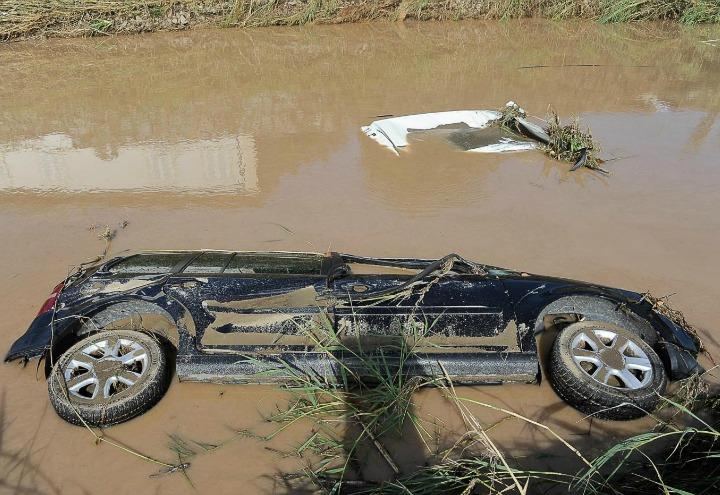 alluvione_livorno_meteo_toscana_auto_allagamenti_maltempo_lapresse_2017