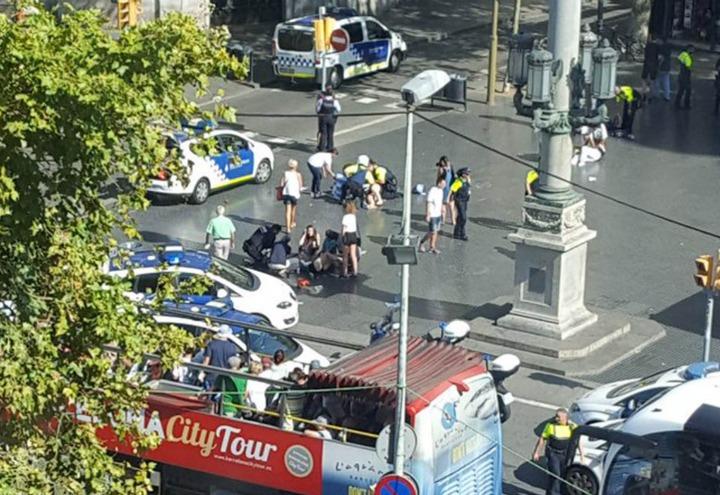 attentato_barcellona_furgone_folla_terrorismo_spagna_rambla_twitter_2017