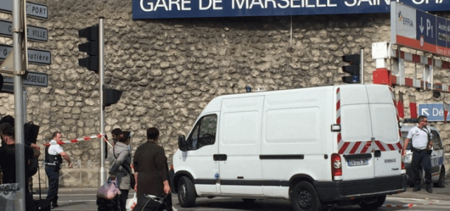 attentato_francia_attacco_terrorismo_marsiglia_stazione_polizia_twitter_2017