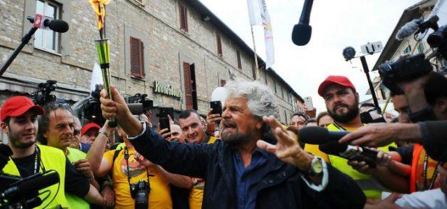 beppe_grillo_m5s_assisi_marcia_fiaccola_reddito_cittadinanza_lapresse_2017