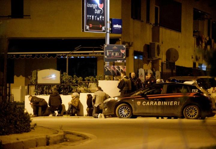 blitz_carabinieri_terrorismo_spara_balcone_davide_magno_lapresse_2018