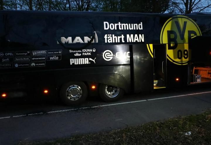 borussia_dortmund_pullman_bus_attentato_germania_lapresse_2017