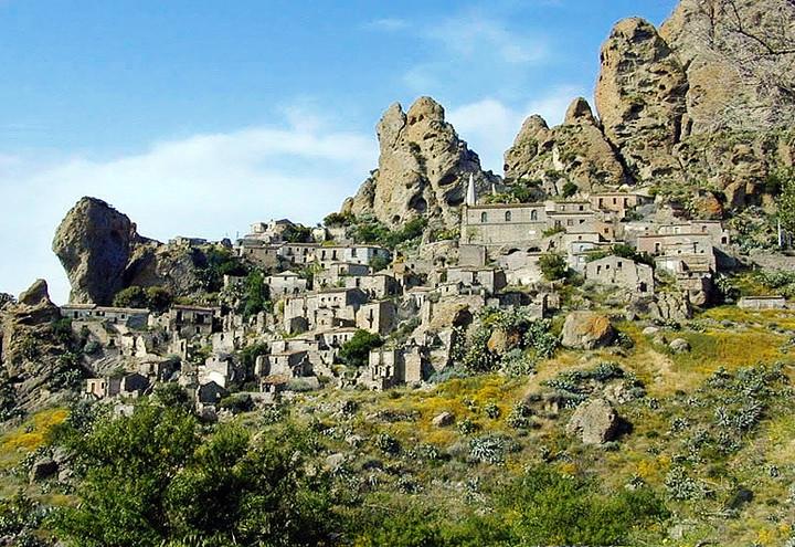 calabria_aspromonte_pentedattilo_wikipedia