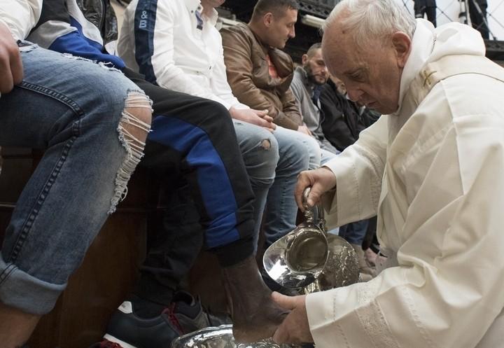 carcere_carcerati_papa_francesco_piedi_lapresse_2018