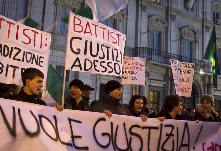 cesare_battisti_estradizione_protesta_1_lapresse_2017