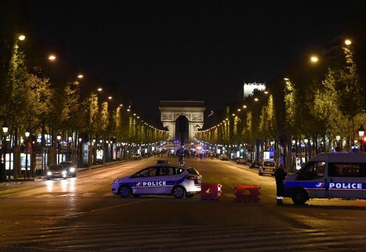 champs_elysees_sparatoria_parigi_2_lapresse_2017