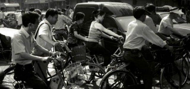 cina_traffico_biciclette_shangai_lapresse_2004