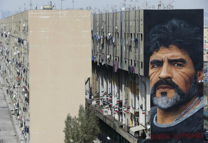 diego maradona murales
