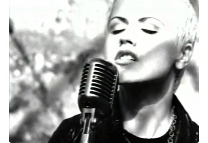 dolores_oriordan_cranberries