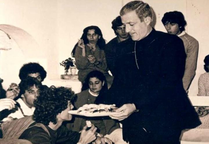 don_tonino_bello_molfetta_vescovo_chiesa_poveri_giovani_twitter_2018
