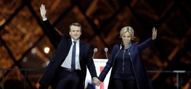 emmanuel_macron_brigitte_trogneux_moglie_eliseo_francia_presidente_lapresse_2017