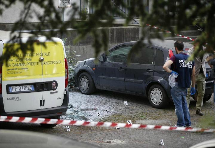 esplosione_roma_poste_marmorata_polizia_bomba_terrorismo_lapresse_2017