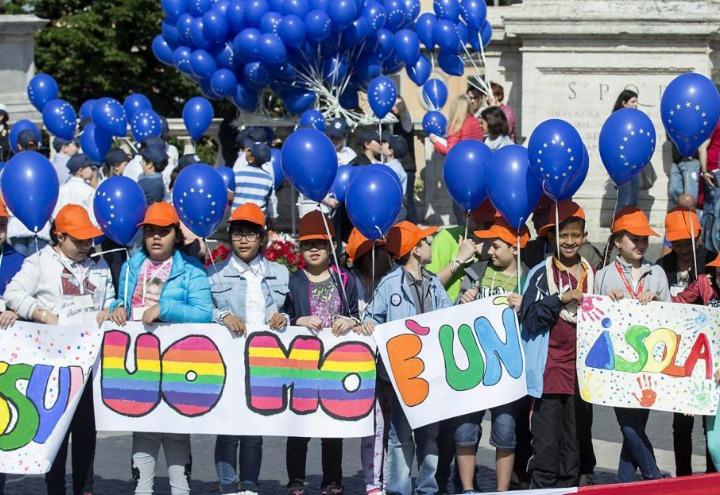 europa_euro_bambini_pensierounico_lapresse_2017