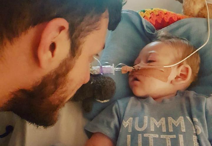 eutanasia_bambino_charlie_gard_facebook