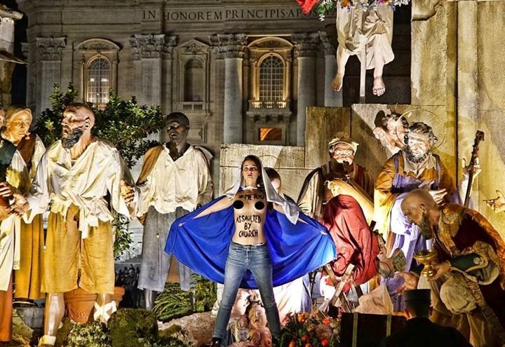 femen_san_pietro_vaticano_facebook