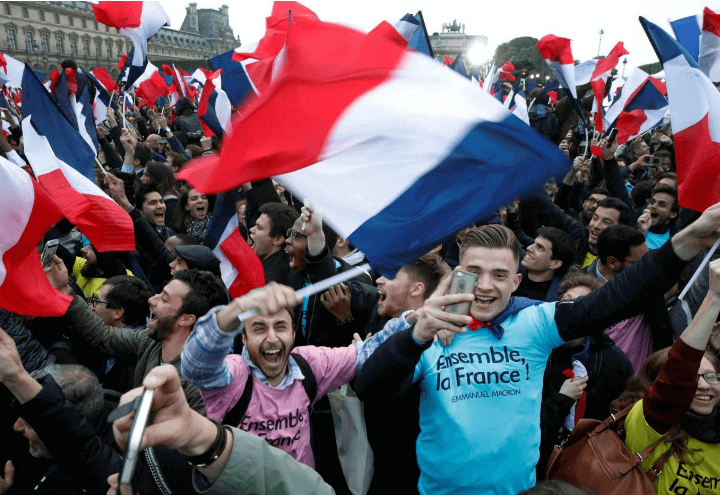 francia_elezioni_macron_tricolore_lapresse_2017