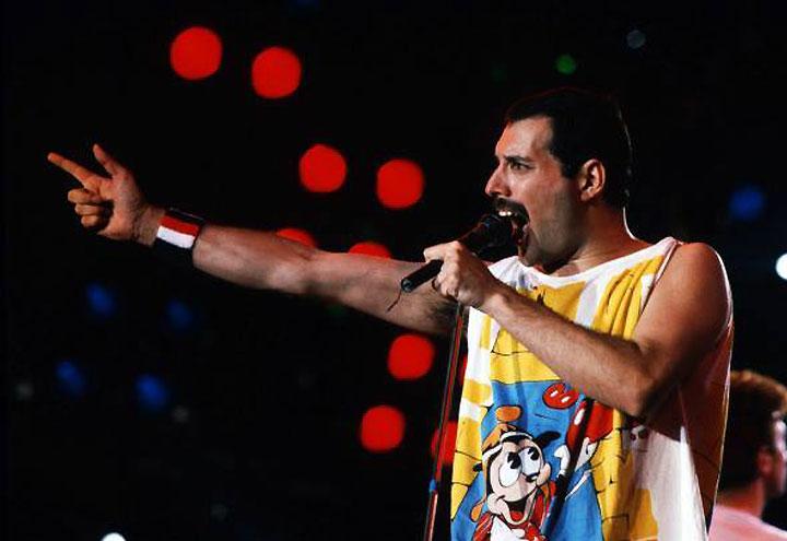 freddie_mercury_palco_facebook_2017