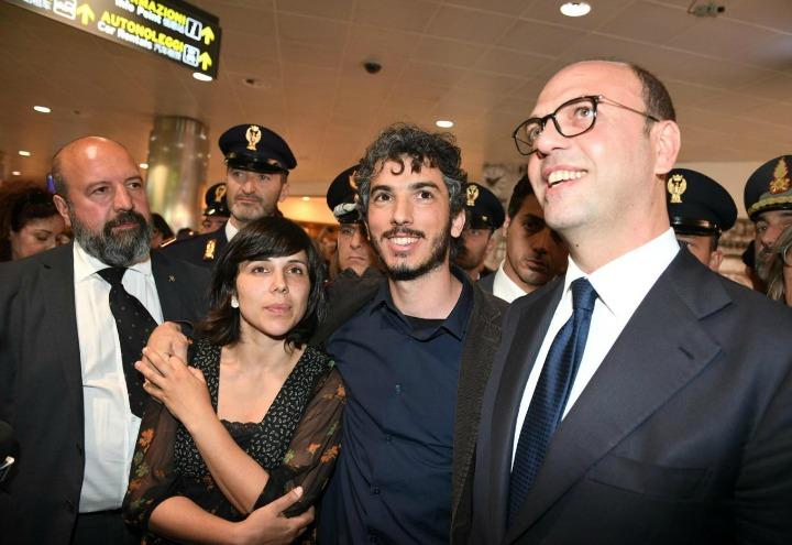 gabriele_del_grande_turchia_compagna_alexandra_alfano_aeroporto_lapresse_2017