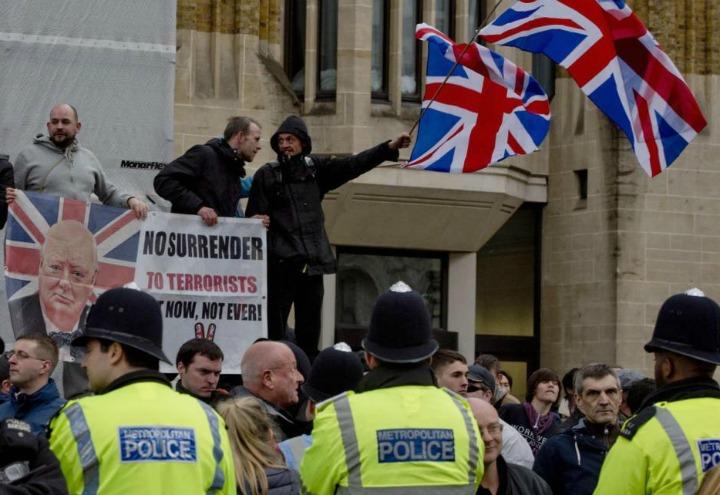 granbretagna_londra_protesta_no_islam_lapresse_2017