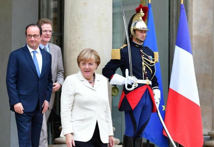 hollande_merkel_eliseo_lapresse_2016