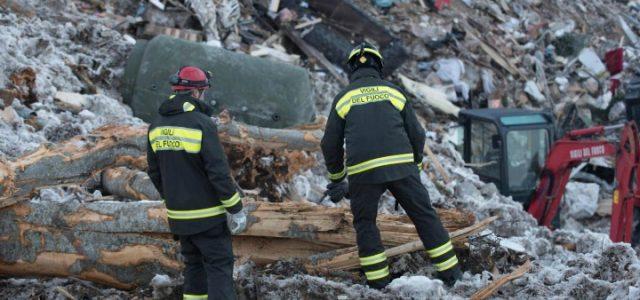 hotel_rigopiano_slavina_terremoto_vigili_fuoco_ricerche_lapresse_2017