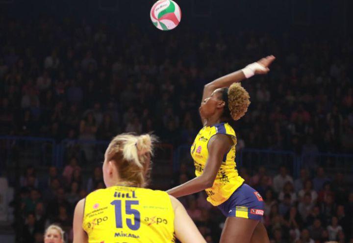 imoco_volley_facebook_2017_schiacciata