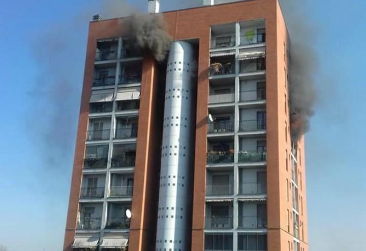 incendio_milano_palazzo_quarto_oggiaro_twitter_2018