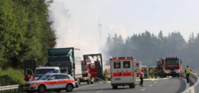 incidente_pullman_bus_baviera_germania_ambulanza_twitter_2017