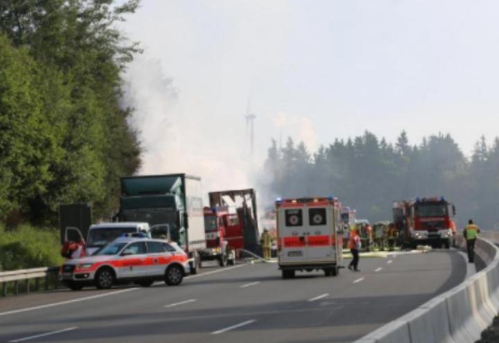 incidente_pullman_bus_baviera_germania_ambulanza_twitter_2017
