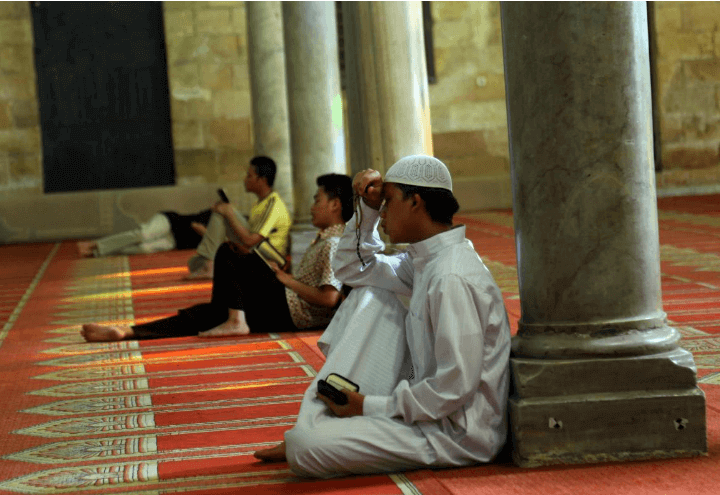 islam_preghiera_2_moschea_lapresse_2015