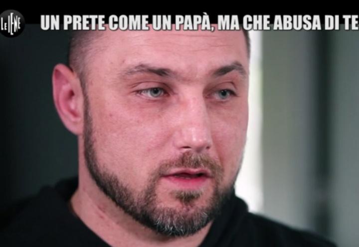 jurek_abusi_prete_le_iene