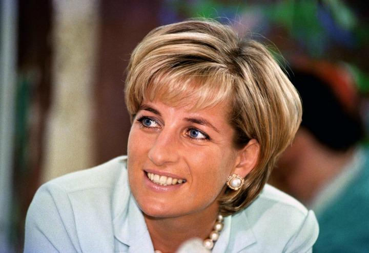 lady_diana_inghilterra_principessa_carlo_regina_lapresse_2017