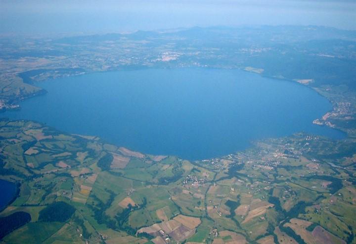 lago_bracciano_wikipedia