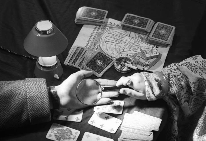 lettura_mano_carte_cartomante_magia_esoterismo_lapresse_2017