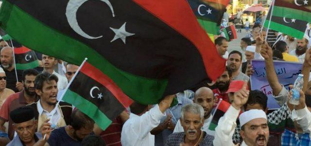 libia_proteste_manifestazione_bandiera_lapresse_2016
