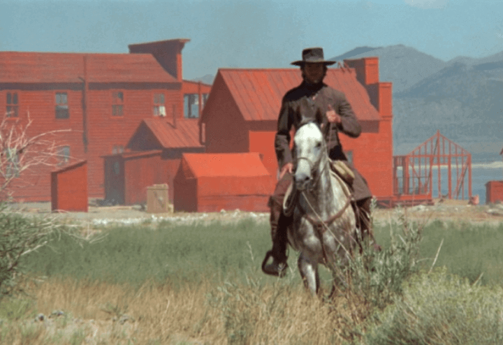 lo_straniero_senza_nome_film_1
