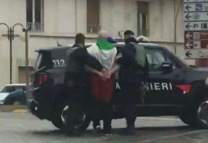 luca_traini_macerata_sparatoria_arresto_carabinieri_twitter_2018