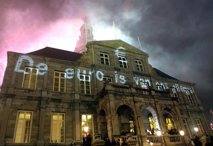 maastricht_euro_unioneeuropea_lapresse_2002