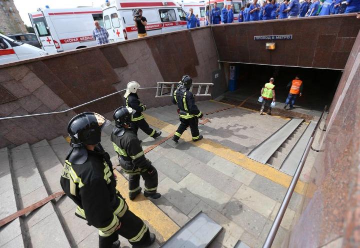 metro_russia_mosca_incidente_esplosione_vigili_fuoco_lapresse_2017