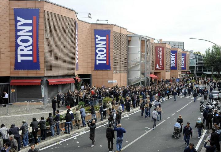 negozi_trony_centro_commerciale_lapresse_2017