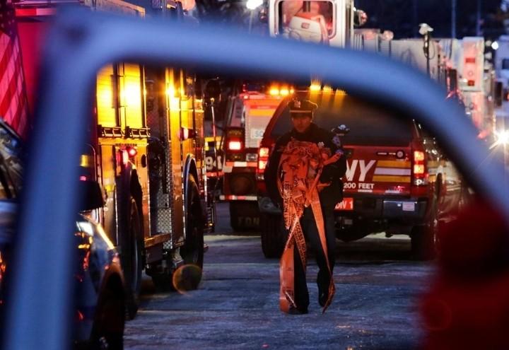 newyork_bronx_incendio_pompieri_lapresse_2017