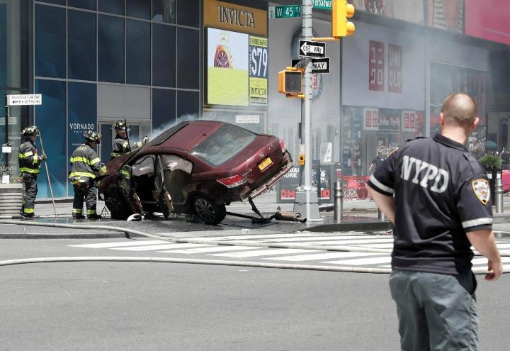 newyork_timessquare_incidente_auto_lapresse_2017