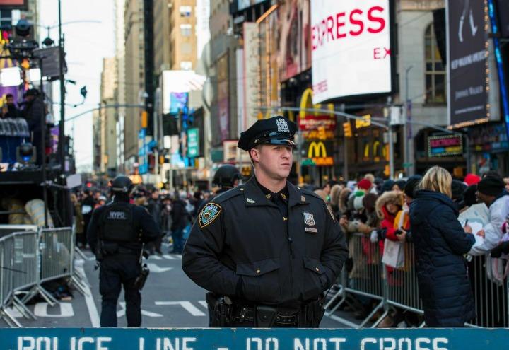 newyork_usa_polizia_lapresse_2016