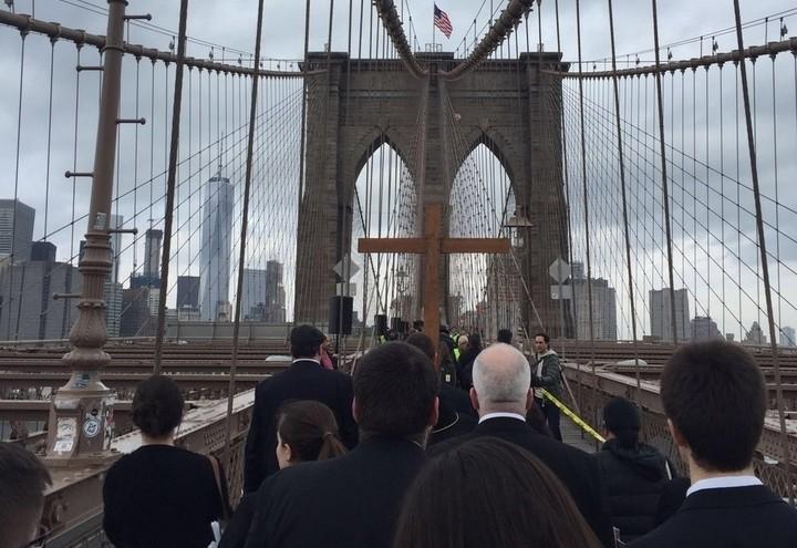 newyork_viacrucis_ponte_brooklyn_riromaniscalco
