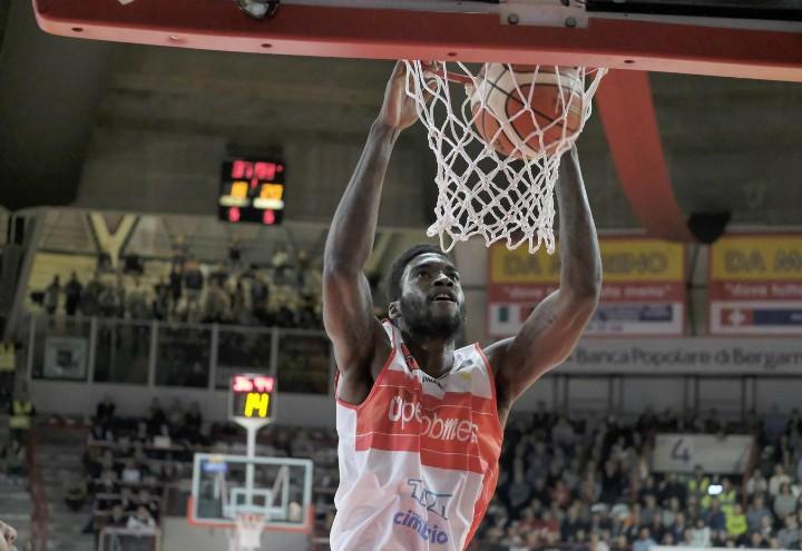 norvel_pelle_varese_basket_lapresse_2017