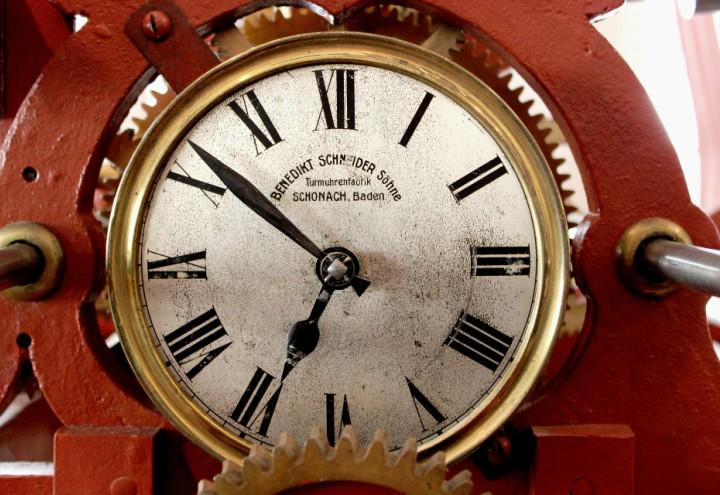 orologio_meccanismo_rosso_fermo_web_2017