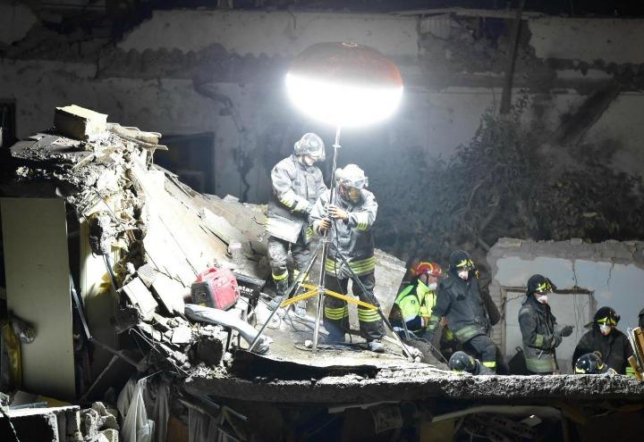 palazzina_esplosione_vigili_fuoco_lapresse_2017