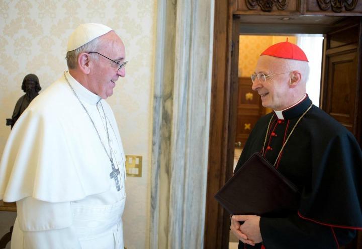 papa_francesco_angelo_bagnasco_cardinale_bergoglio_arcivescovo_cei_lapresse_2017